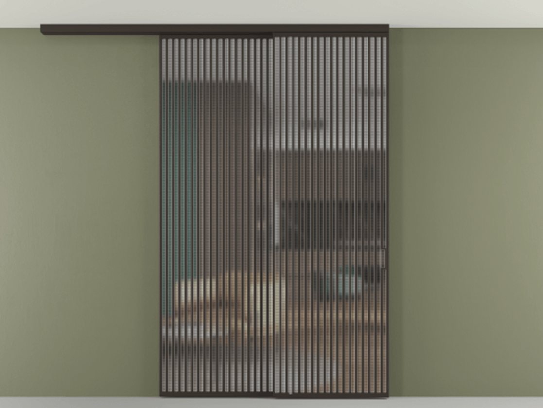 Перегородка Formato вдоль стены на потолок 2 створки с синхронным механизмом АЛПР 040.06 Алюминий антрацит Декоративное стекло с сеткой "Mesh silver", триплекс Цена 509580 ₽ | Volhovec