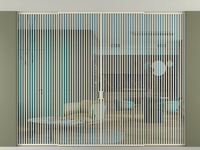 Алюминевая перегородка vn2+2_06_ Алюминий бежево-серый Прозрачное голубое стекло, триплекс, 6мм. Цвет Алюминий бежево-серый. Материал Алюминий в эмали. Коллекция Перегородка Formato внутри проёма четырёхстворчатая со скрытым креплением в потолок. Картинка.