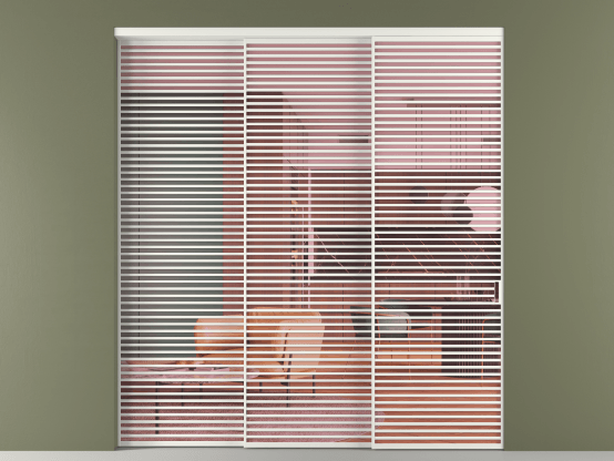 Алюминевая перегородка vn3_07_ Алюминий светло-серый Прозрачное розовое стекло, триплекс, 6мм. Цвет Алюминий светло-серый. Материал Алюминий в эмали. Коллекция Перегородка Formato внутри проёма 3 створки с синхронным механизмом. Картинка.